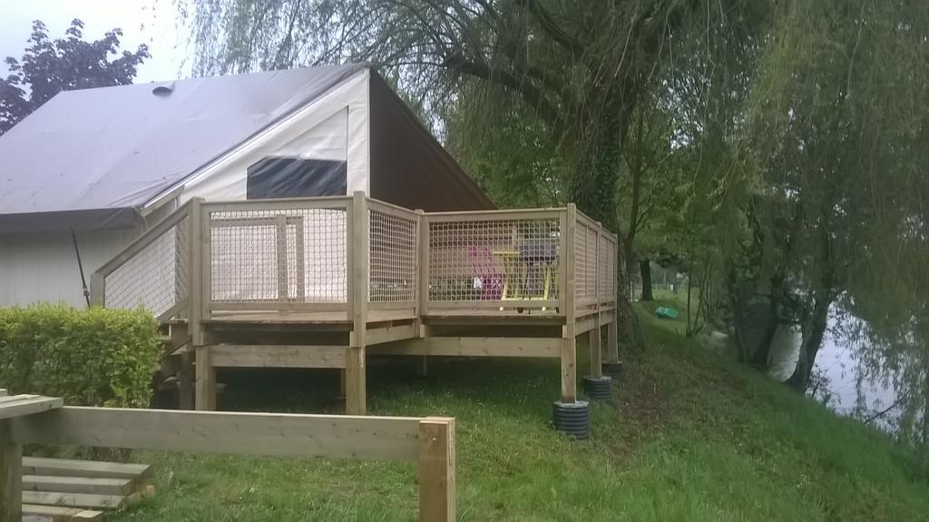 Camping Des Ribieres Confolens Exterior foto
