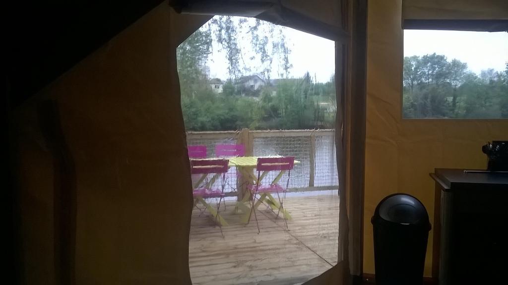 Camping Des Ribieres Confolens Exterior foto