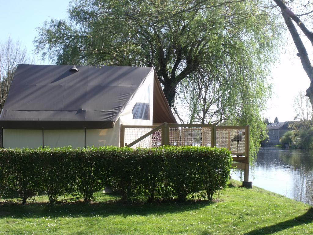 Camping Des Ribieres Confolens Exterior foto