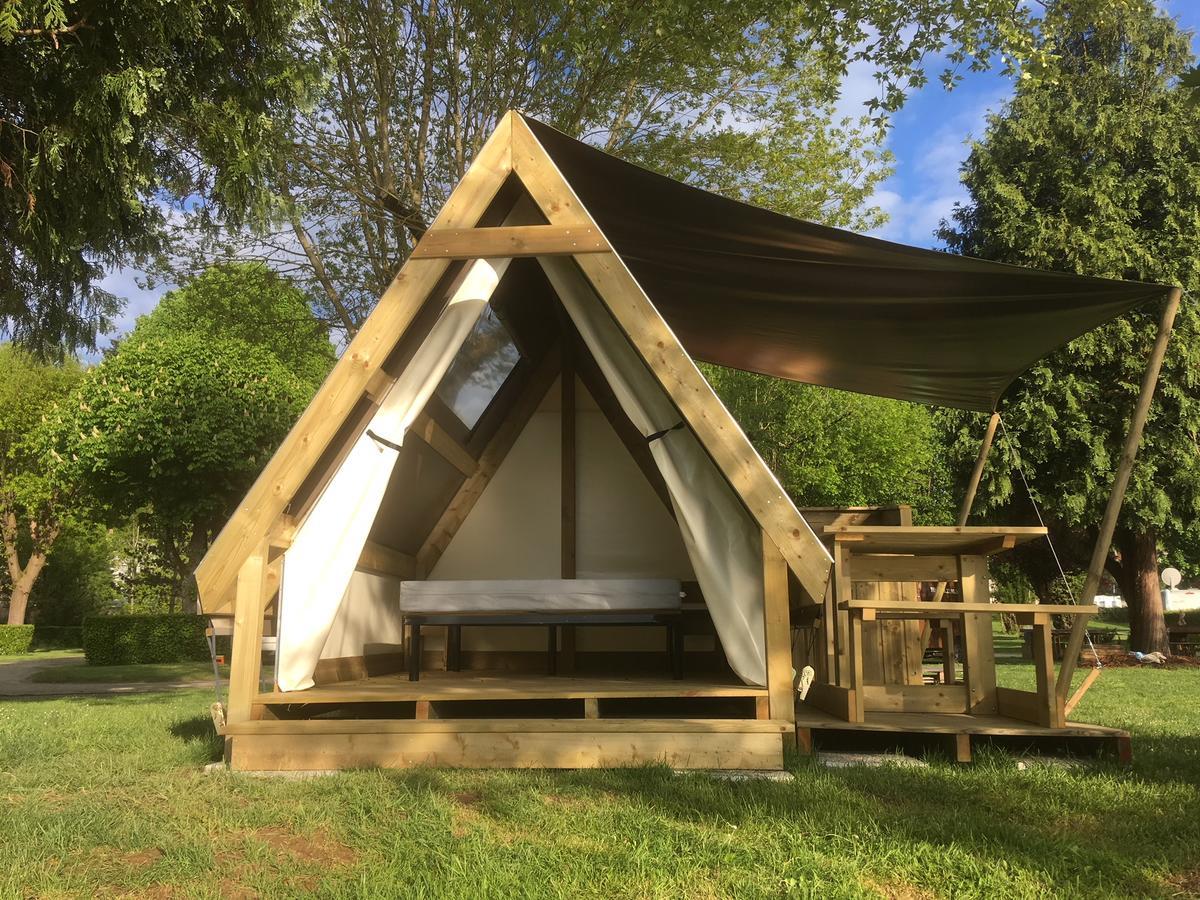 Camping Des Ribieres Confolens Exterior foto