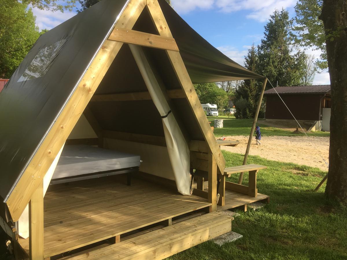 Camping Des Ribieres Confolens Exterior foto